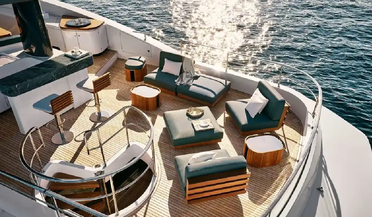 Azimut - Magellano 25M - Best Yacht Rentals - Best Preowned Yachts - Exclusive Concierge Club.webp